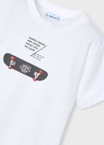 толстовка с брюками и футболкой