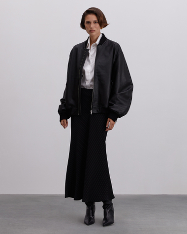Черный кожаный бомбер oversize