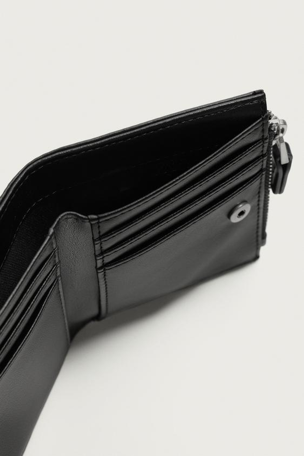 ZARA ОДНОТОННЫЙ КОШЕЛЕК С ОТДЕЛЕНИЕМ ДЛЯ МОНЕТ, ЧЕРНЫЙ