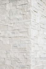 Натуральный камень Кварцит белый Pharaon 180x350x10-20 Модерн