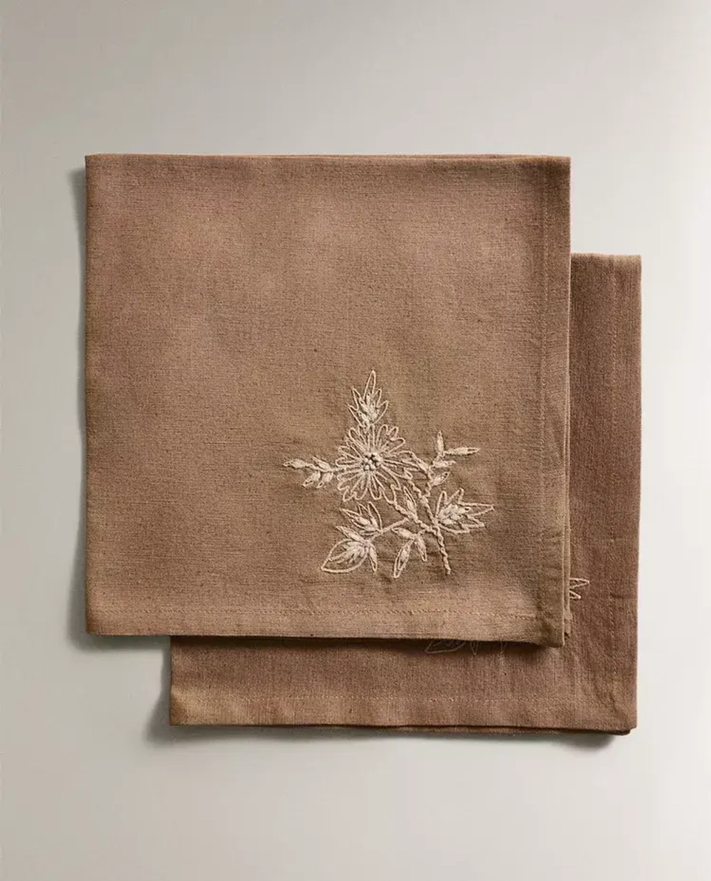 ZARA HOME САЛФЕТКИ С ВЫШИВКОЙ ( 2 ШТ.), КОРИЧНЕВЫЙ