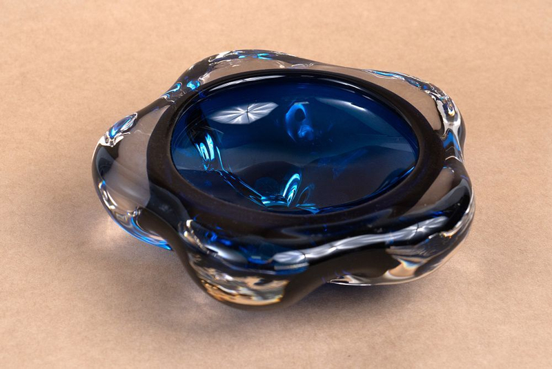 Вазочка из синего стекла