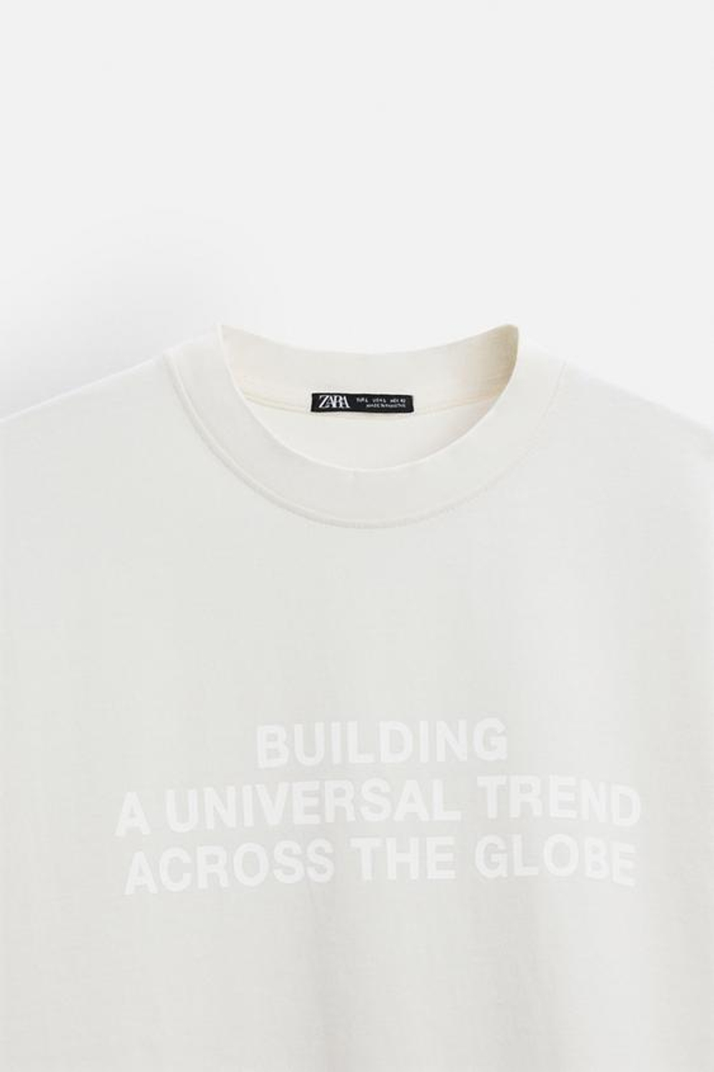 ZARA ТОЛСТОВКА С ЭФФЕКТОМ ПОТЕРТОСТИ С НАДПИСЬЮ, ЖЕЛТОВАТО-БЕЛЫЙ