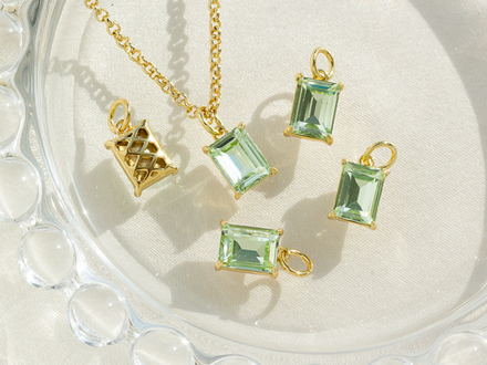 Подвеска прямоугольная 10мм, с зеленым кристаллом