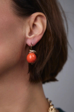 Серьги с коралловым жемчугом Майорка, оттенок золото