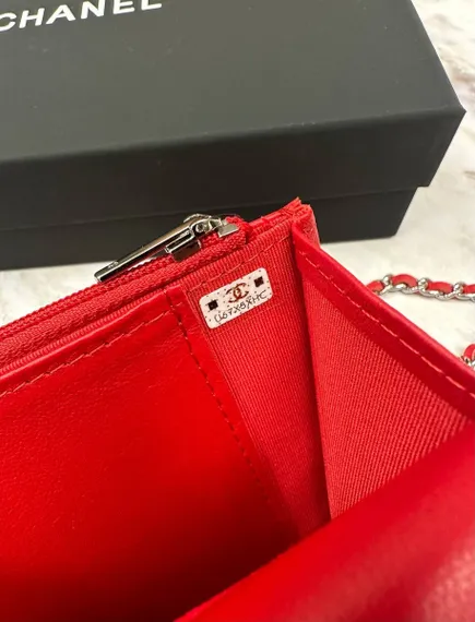 Сумка-кошелек Chanel Wallet On A Chain красный