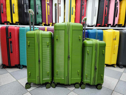 Чемодан Средний (М) полипропилен "Mironpan" съёмные колёса