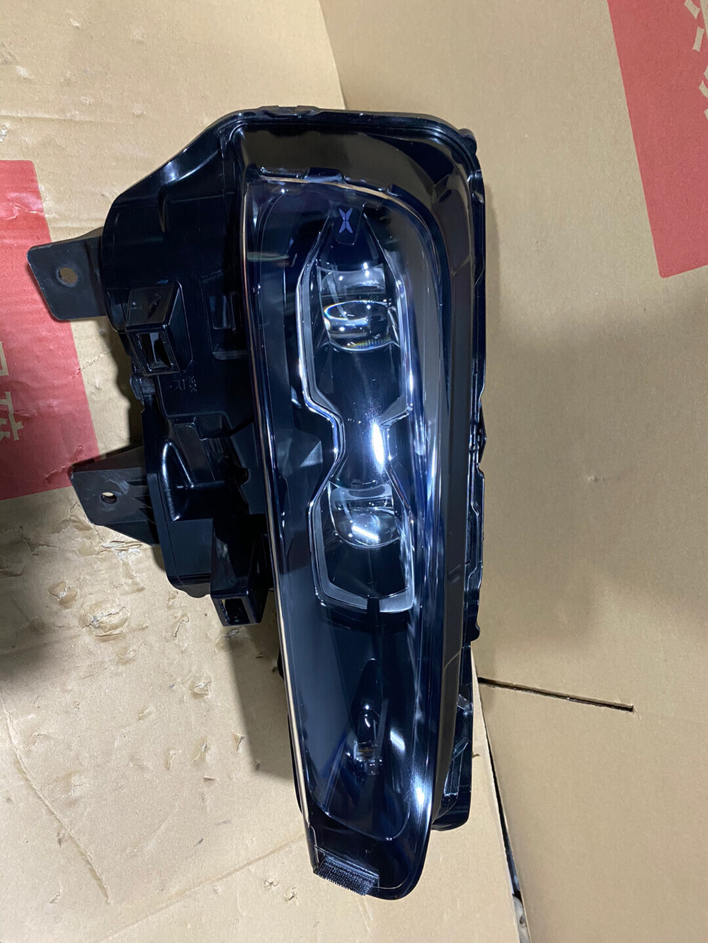 Ксеноновая фара LED для XPeng P7/G3 (оригинал,)