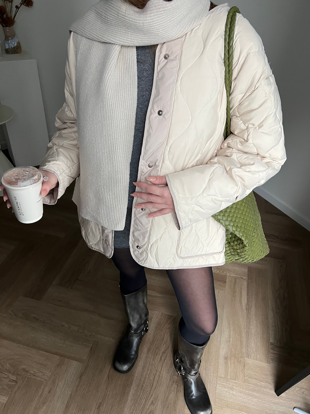 Бомбер Лоран молочный