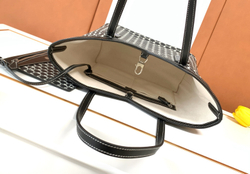 Moynat M Tote PM