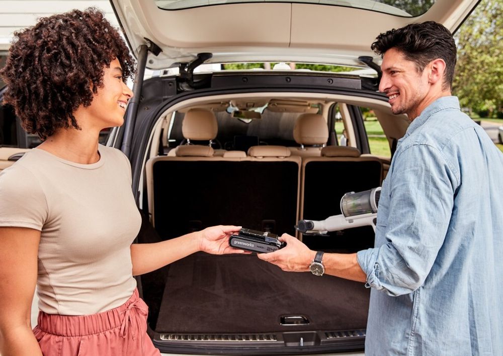 Пылесос беспроводной вертикальный аккумуляторный Greenworks 24В GD24SVK4D, Арт.4701107UB с АКБ 4 А*ч и ЗУ