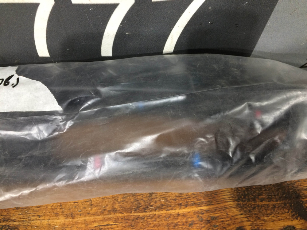 Уплотнитель двери задней левой Camry (XV70) Новый Оригинал 6787233120