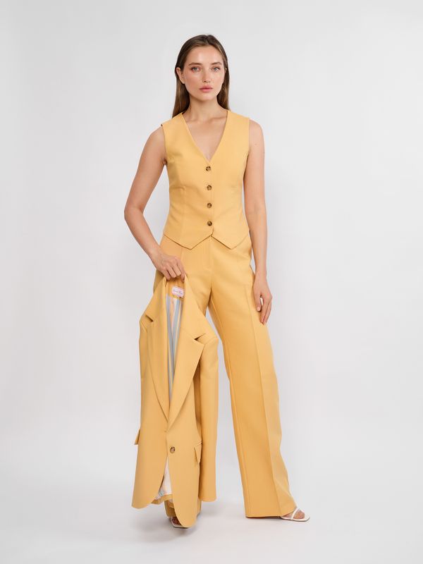 ЖИЛЕТ НА ПУГОВИЦАХ ЦВЕТА КУРКУМА