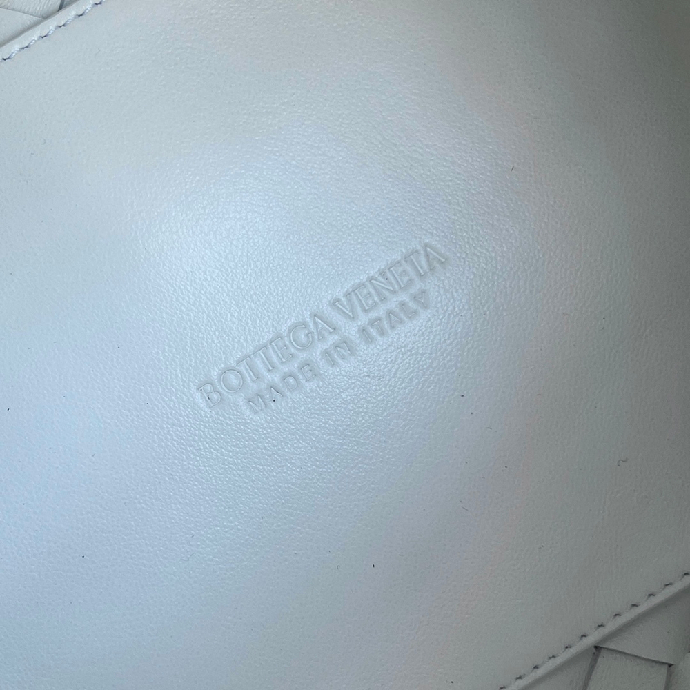 Bottega Veneta Small Parachute 21 cm