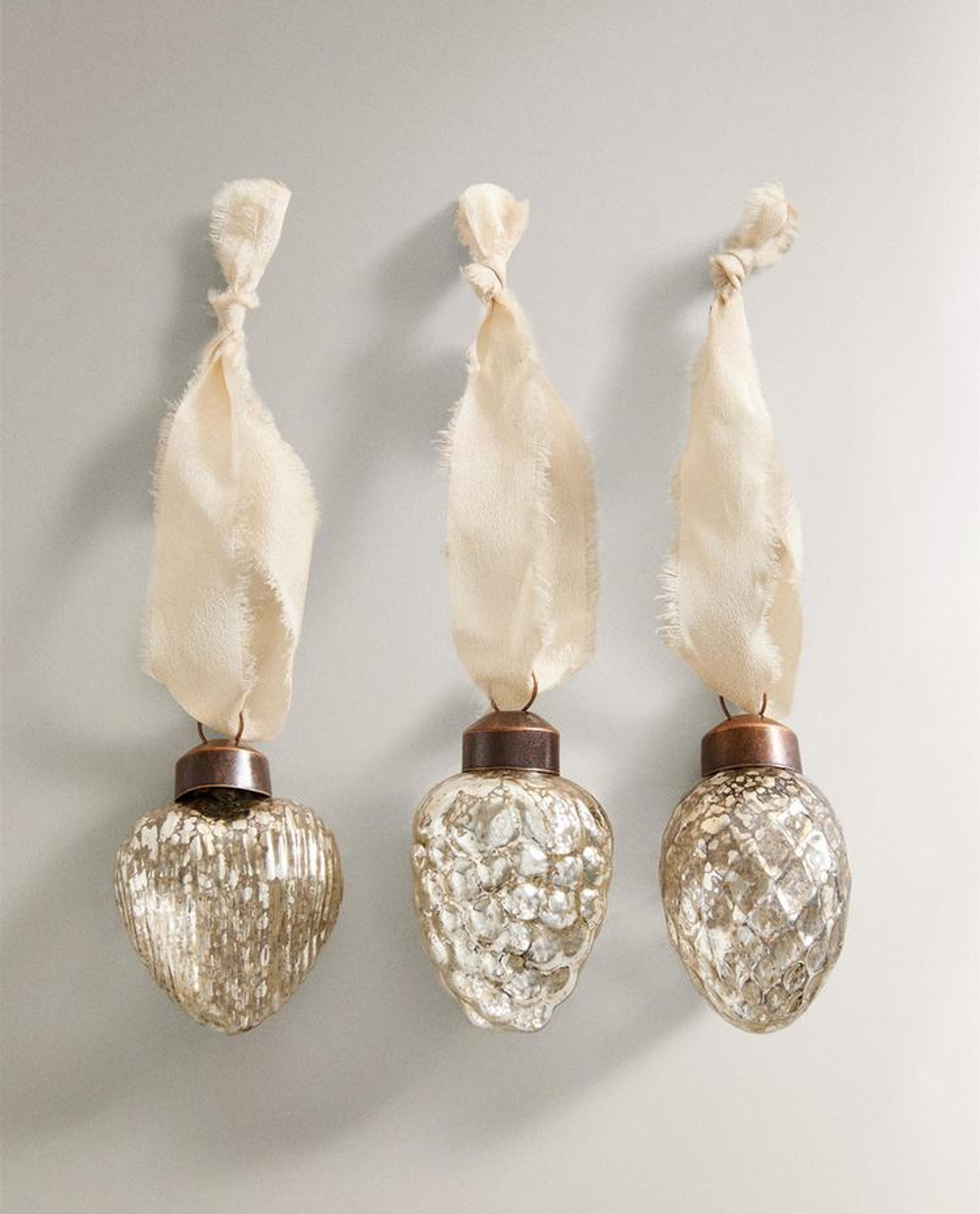 ZARA HOME НАБОР НОВОГОДНИХ ШАРОВ (3 ШТ.), СЕРЕБРЯНЫЙ