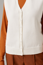 1912 Жилет женский (молочный)