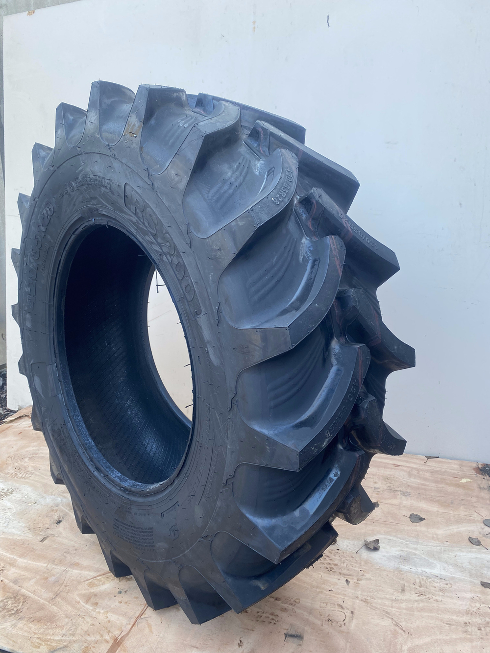 Сельскохозяйственная шина 540/65 R30 RS200 TL 150/153