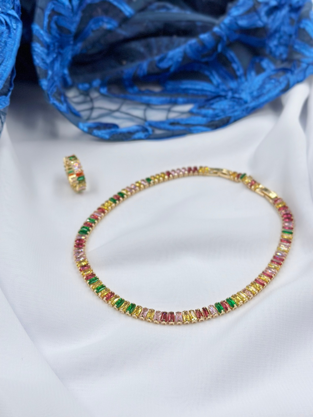Колье из разноцветных прямоугольных кристаллов, фурнитура золото