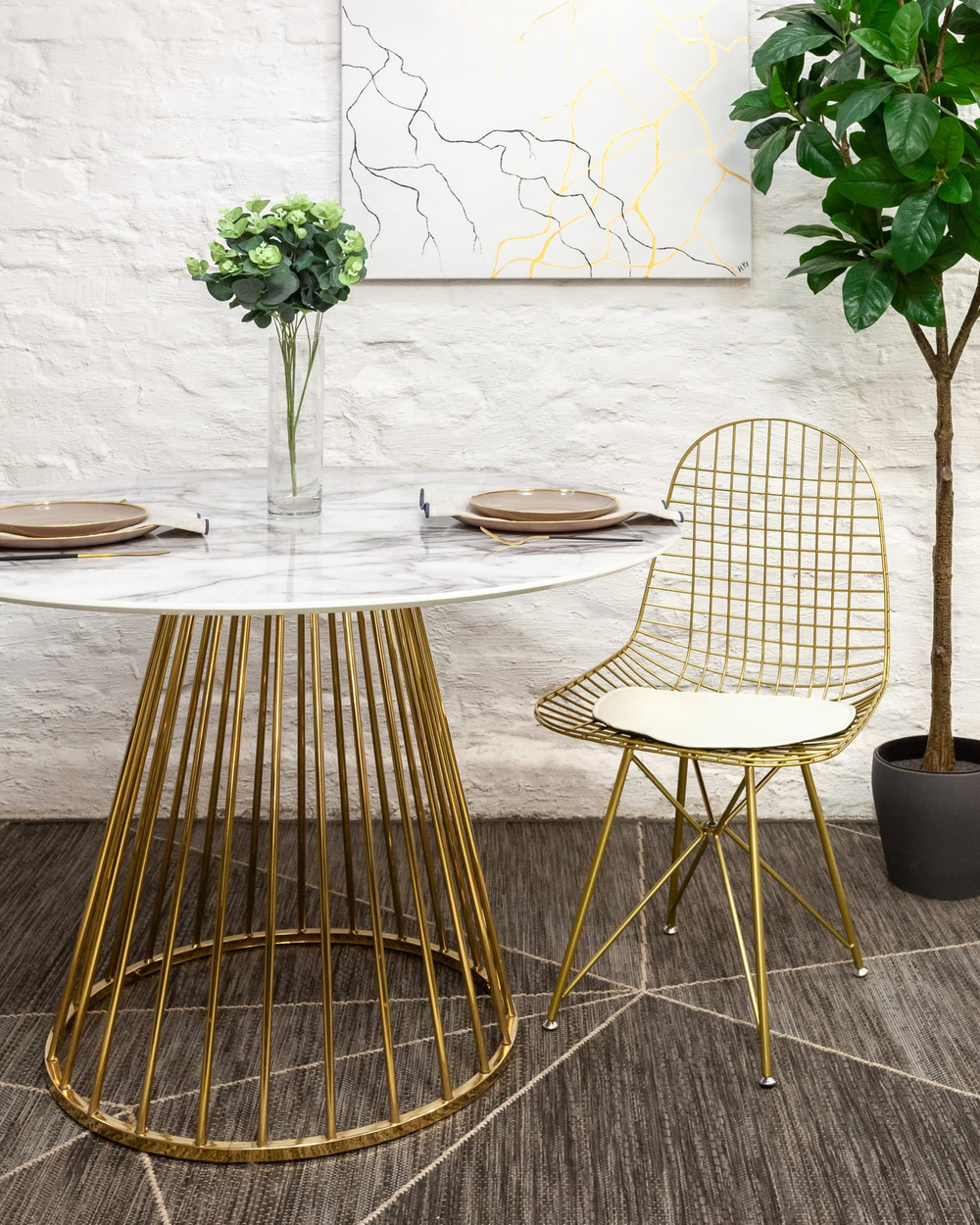 Стул обеденный Eiffel золотой с белой подушкой