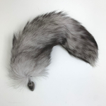 Серебристая металлическая анальная втулка с черно-белым хвостом - размер S (Цвет: серебристый)