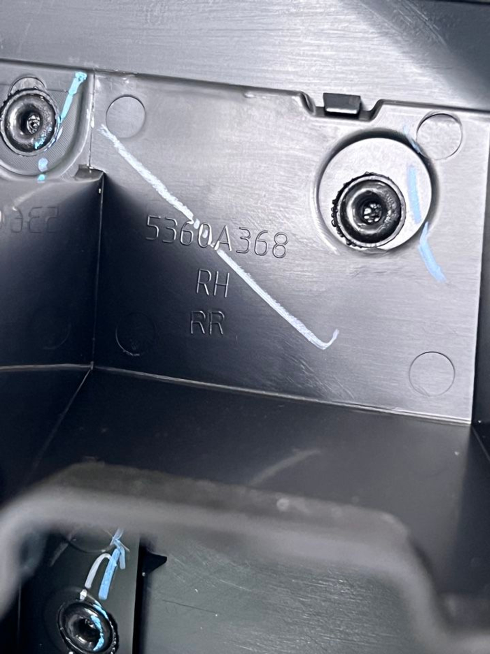 Накладка порога Mitsubishi Pajero Sport 3 правая 5360A416. Оригинал.