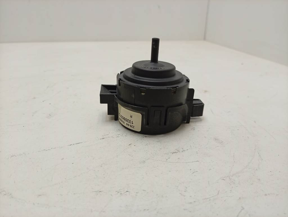 LAVALOGIC1810 кт33 Прессостат для стиральных машин Electrolux Zanussi AEG 132090310 б/у