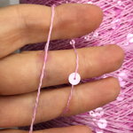 Lustrosa; крупные 6 mm и мелкие 3 mm пайетки на хлопке; длина нити: около 200м/100гр; розовые полупрозрачные пайетки на розовой хлопковой нити.