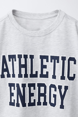 ZARA ФУТБОЛКА В СТИЛЕ ПРЕППИ С НАДПИСЬЮ, СЕРЫЙ МЕЛАНЖ