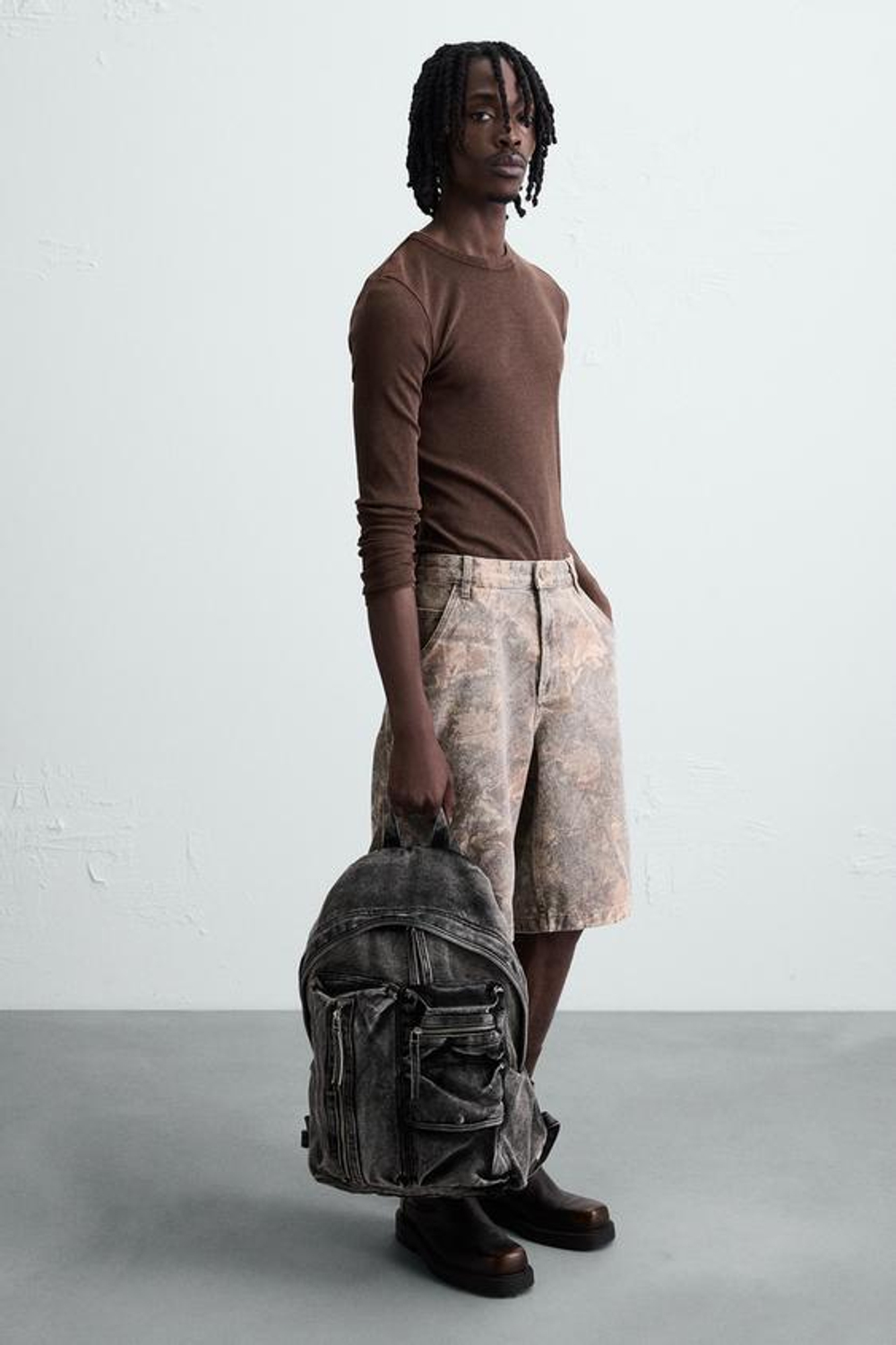 ZARA ДЖИНСОВЫЙ РЮКЗАК С ЭФФЕКТОМ ПОТЕРТОСТИ, ЧЕРНЫЙ