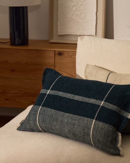 Чехол для подушки Eron из льна синего цвета с бахромой 40 x 60 см