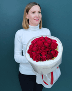 Букет 25 красных роз в стильной упаковке(00326)