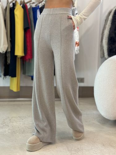 Трикотажные брюки со стрелками цвета капучино