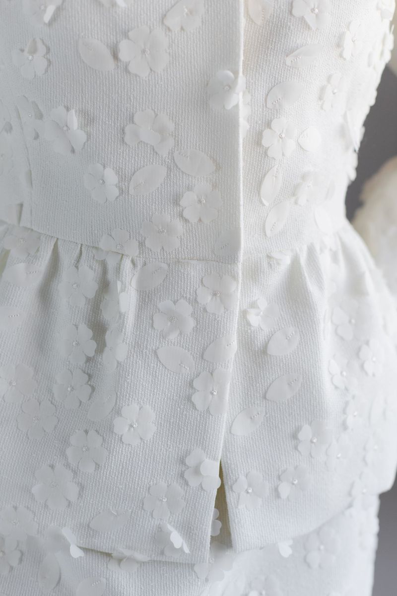 Жакет из твида с баской молочный с цветами