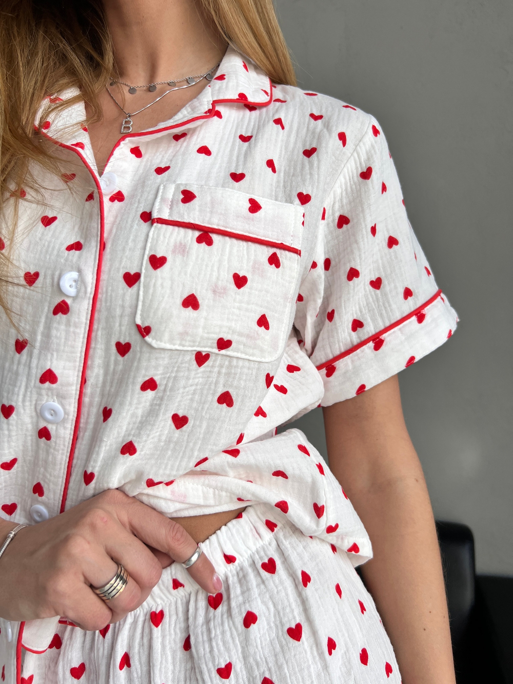 Пижама муслин тройка кр.сердечки на белом (рубашка+брюки+шорты)
