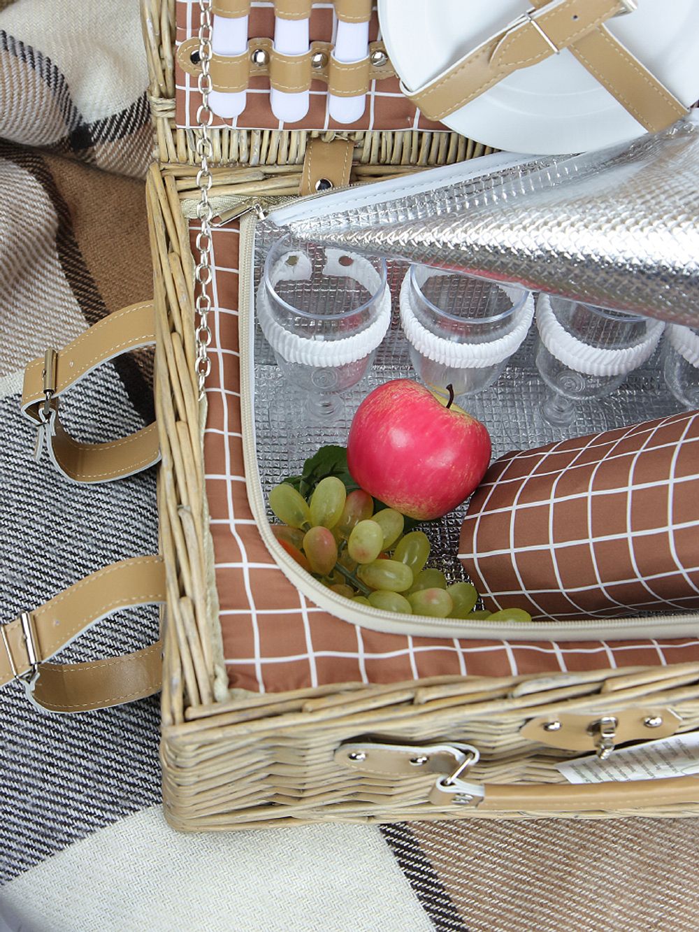 HOLYDAY BASKET Набор для пикника с термосумкой и пледом на 4 персоны