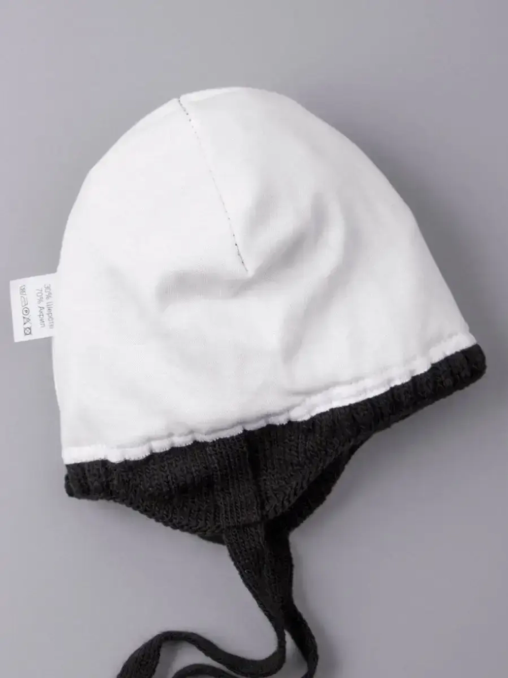 Шапка вязаная демисезонная на завязках для детей