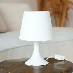 Лампа настольная с абажуром