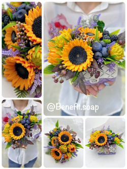 Букет «Подсолнухи и ягоды, сумочка»