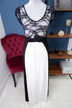 Платье Bodyflirt с кружевом  42-44 размер