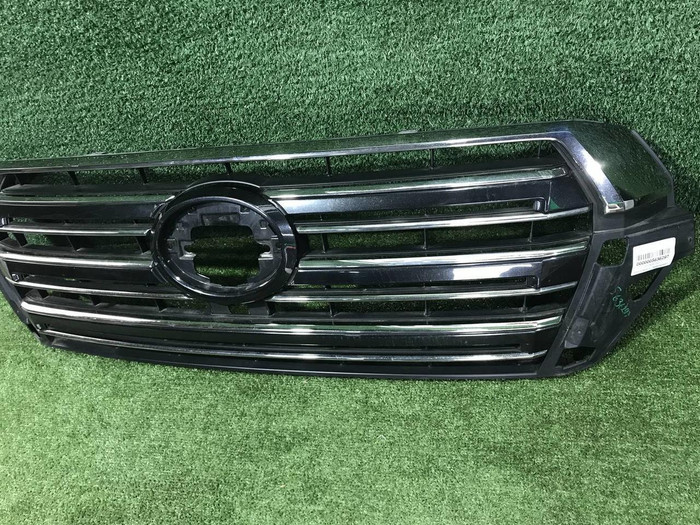 Решетка радиатора Toyota Land Cruiser 200 (2015-2021)