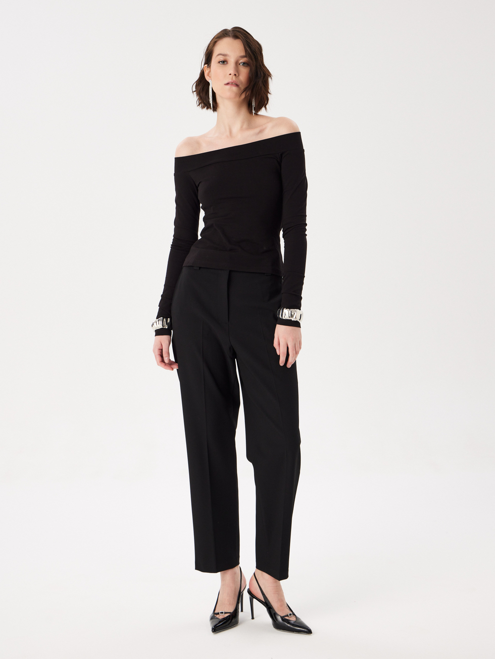 Лонгслив с открытыми плечами