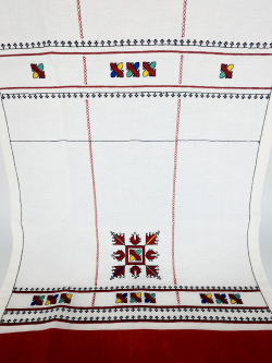 Дорожка с чувашской вышивкой