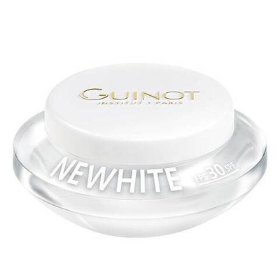 Crème Newhite SPF 30 Осветляющий дневной защитный крем с нежной текстурой и тонким ароматом для ухода за кожей любого типа и возраста с признаками гиперпигментации и неровным тоном.