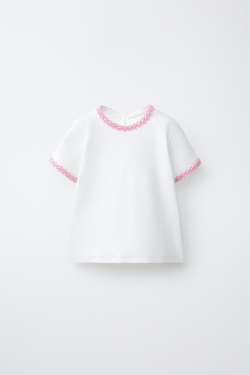 ZARA ФУТБОЛКА С ЦВЕТОЧНЫМ ПРИНТОМ, РОЗОВЫЙ/БЕЛЫЙ