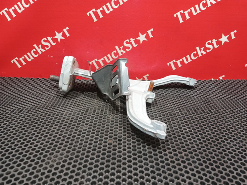 Кронштейн бампера правый 2018г.