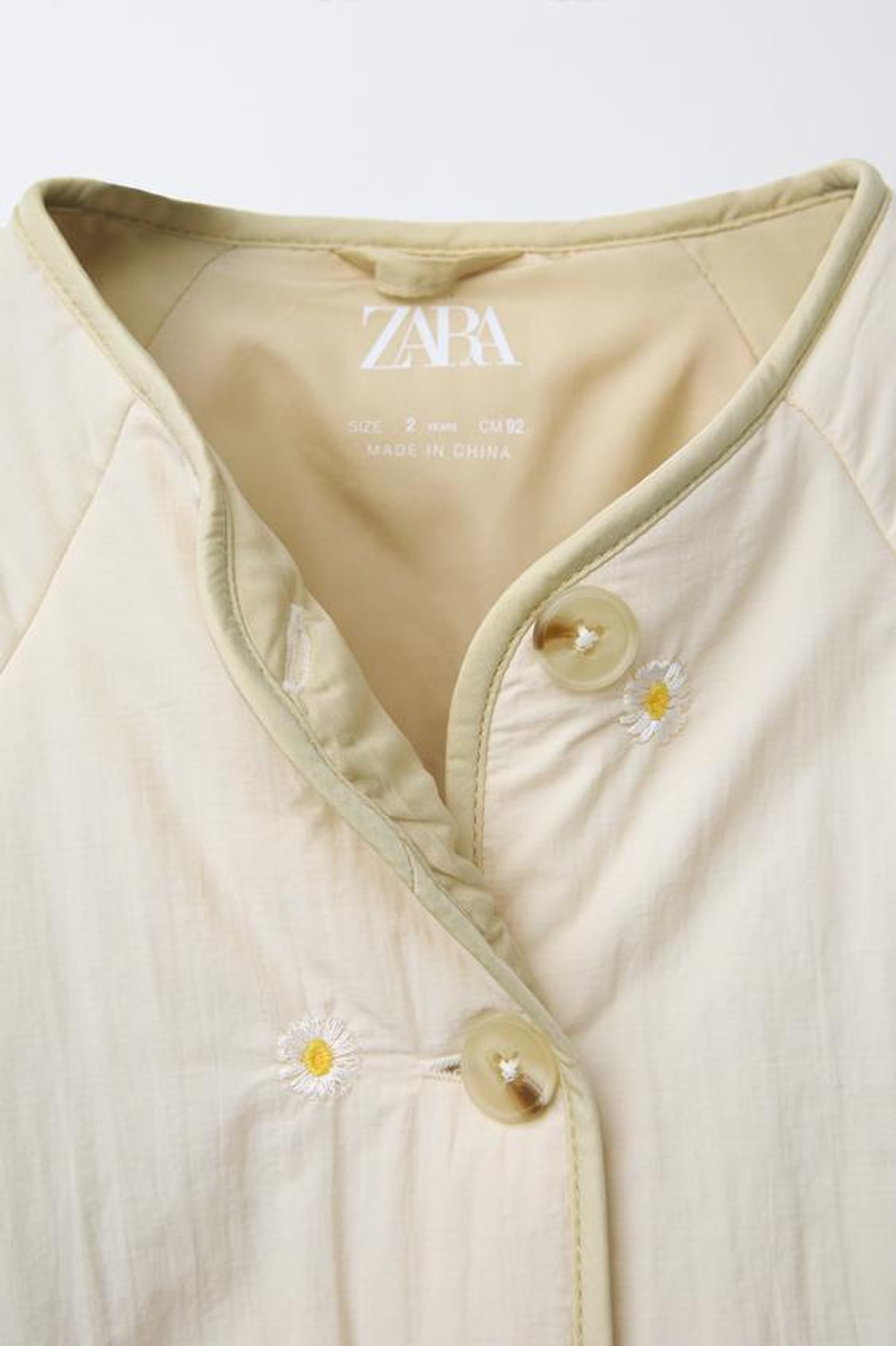 ZARA СТЕГАНАЯ КУРТКА С ВЫШИВКОЙ «РОМАШКИ», ЭКРЮ