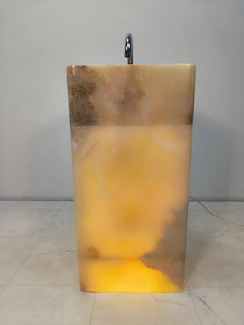 Раковина напольная из оникса Square Yellow ON-65923 45х45х90 из натурального камня
