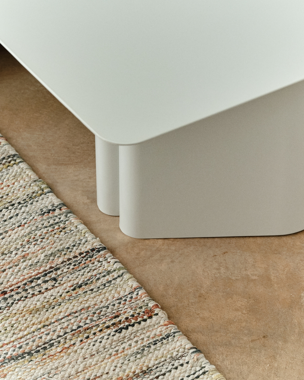 Столик Arvin из железа серого цвета 70 x 52 см