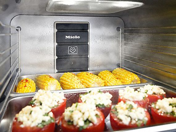 Пароварка с СВЧ Miele DGM6800 HVBR