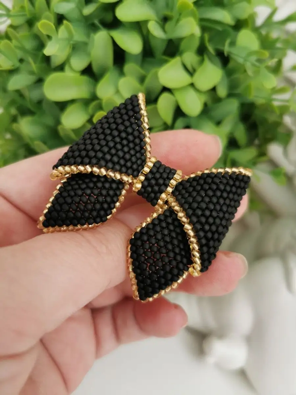 Брошь Бант ручной работы, брошь из бисера, вышитая брошь